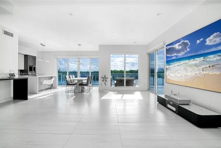 Hollywood, Florida 33019, USA
