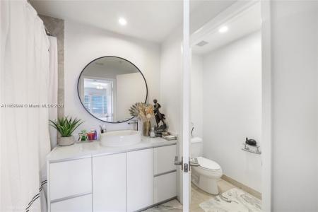 801 Brickell Key Blvd 3204, Miami, Florida 33131, USA