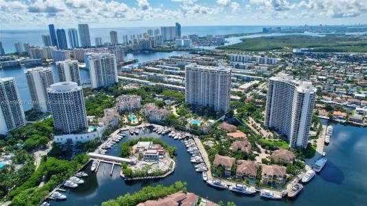 3700 Island Blvd C202, Aventura, Florida 33160, USA