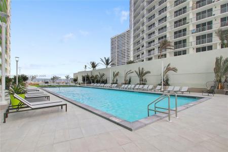 1756 N Bayshore Dr 33J, Miami, Florida 33132, USA