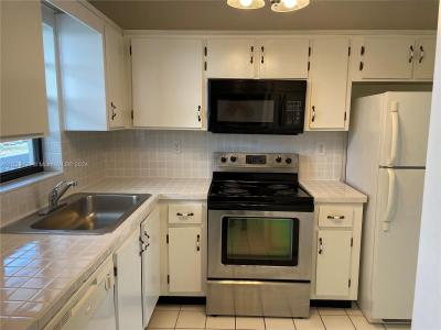 9235 SW 8th St 406, Boca Raton, Florida 33428, USA
