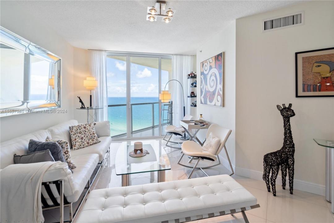 Sunny Isles Beach, Florida 33160, USA