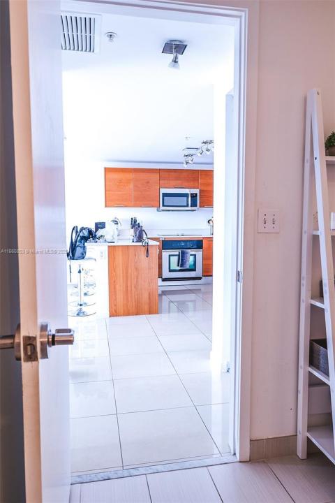 3250 NE 1st Ave 1110, Miami, Флорида 33137, Соединенные Штаты