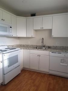 200 SW 132nd Way 104L, Pembroke Pines, Florida 33027, USA