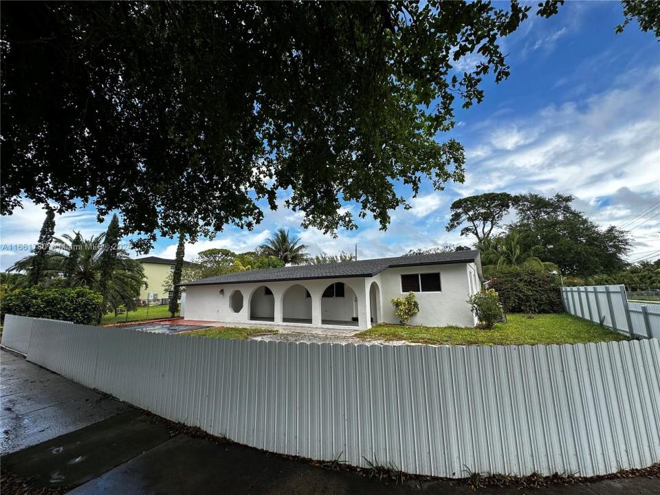 1805 NW 175th St, Miami Gardens, Florida 33056, USA