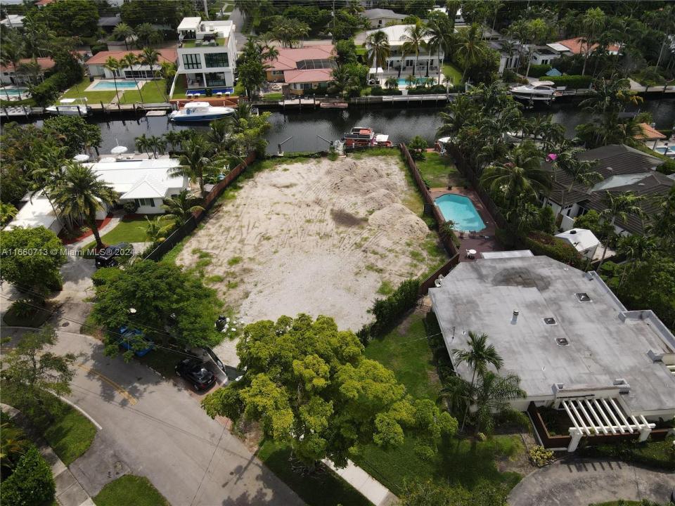 2000 S Hibiscus Dr, North Miami, Florida 33181, Estados Unidos