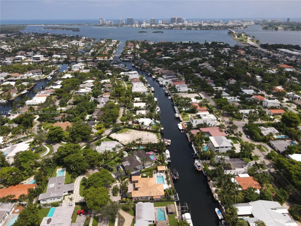 2000 S Hibiscus Dr, North Miami, Florida 33181, Estados Unidos