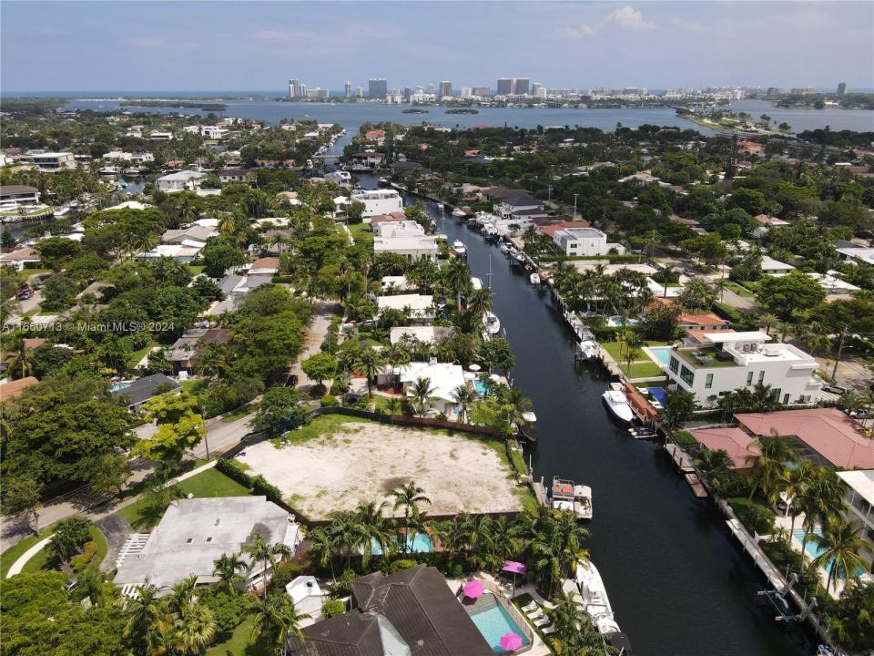 2000 S Hibiscus Dr, North Miami, Florida 33181, Estados Unidos