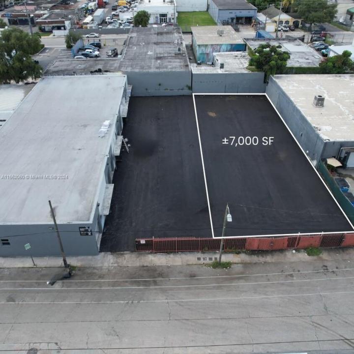 1740 NW 22nd St, Miami, Florida 33142, USA