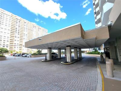 1980 S Ocean Dr 2C, Hallandale Beach, Florida 33009, USA