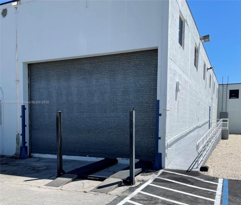 6897 NE 4th Ave Space-A, Miami, פלורידה 33138, ארצות הברית של אמריקה