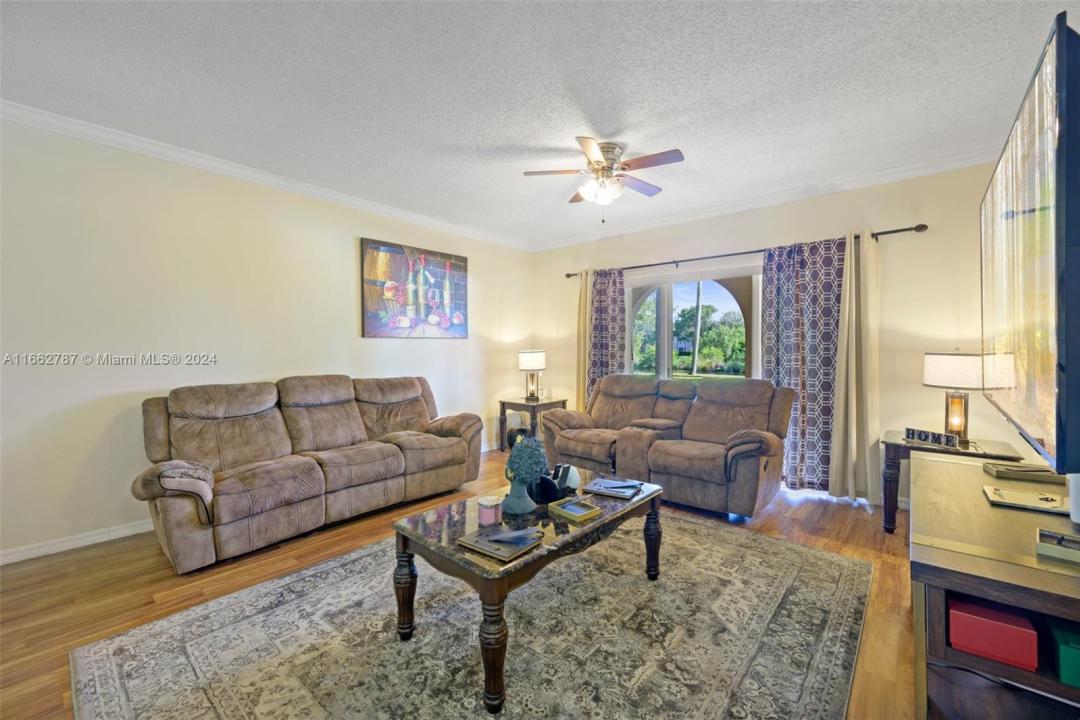2412 Centergate Dr 103, Miramar, Florida 33025, Stati Uniti