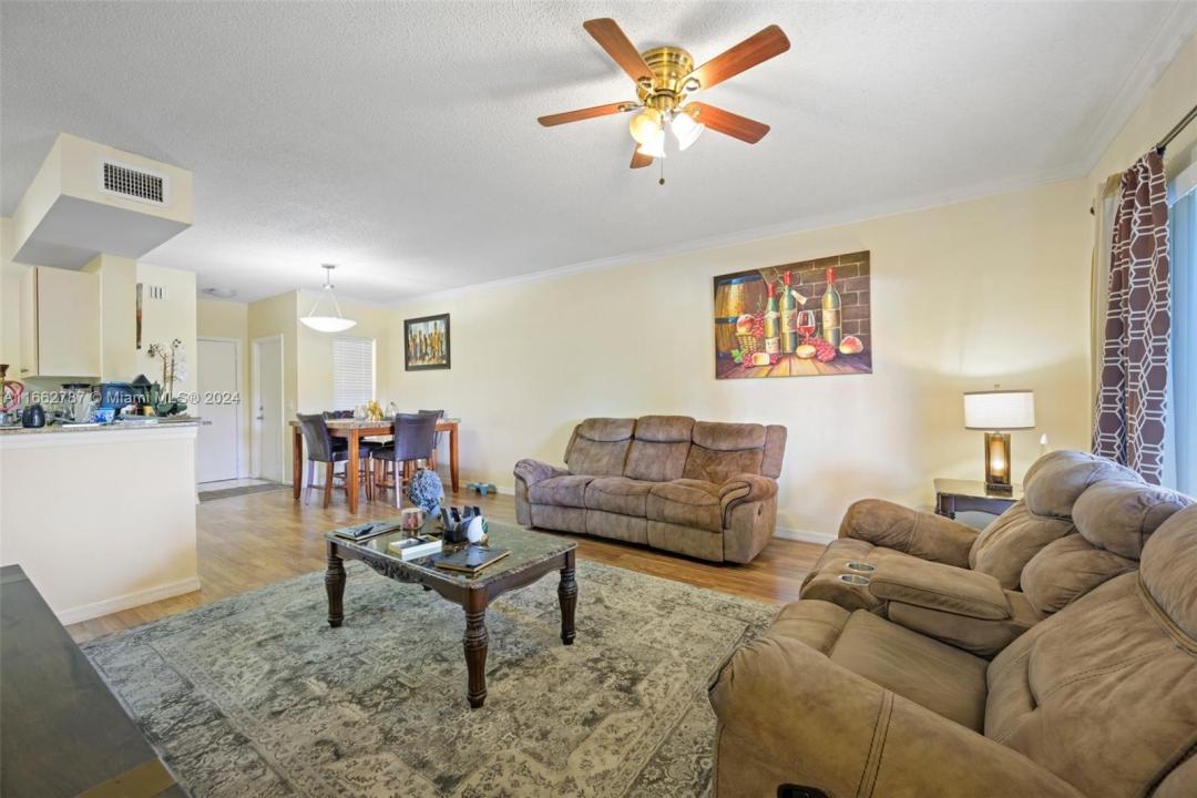 2412 Centergate Dr 103, Miramar, Florida 33025, Stati Uniti