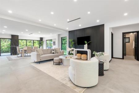 2261 NE 192nd St, Miami, Florida 33180, USA