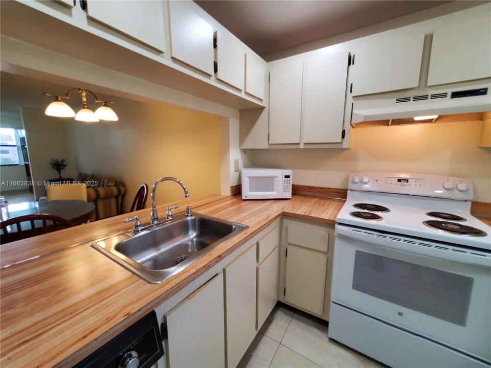 2941 N Nob Hill Rd 301, Sunrise, Florida 33322, Estados Unidos