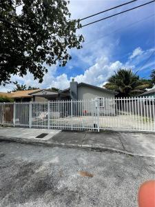 1143 NW 27th St, Miami, Florida 33127, USA