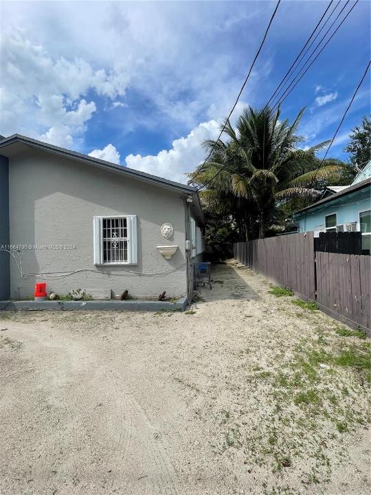 1143 NW 27th St, Miami, Florida 33127, Estados Unidos