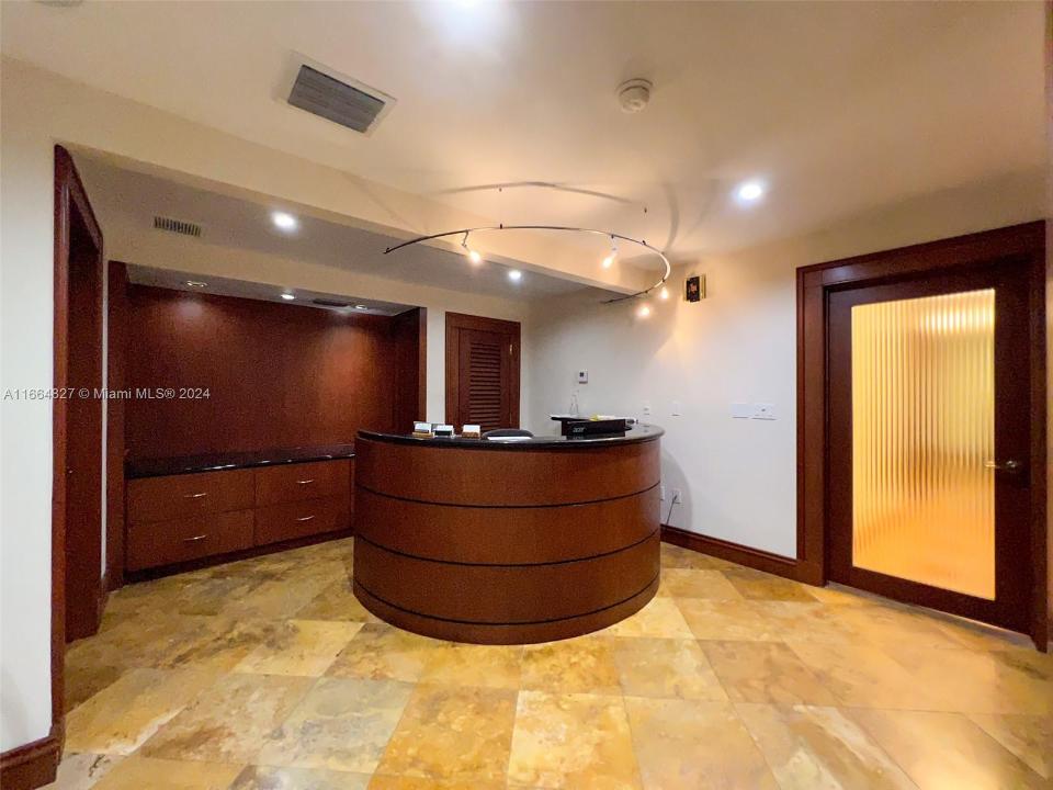 4551 Ponce De Leon Blvd, Coral Gables, Florida 33146, USA