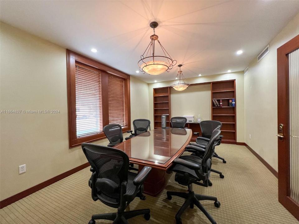 4551 Ponce De Leon Blvd, Coral Gables, Florida 33146, USA