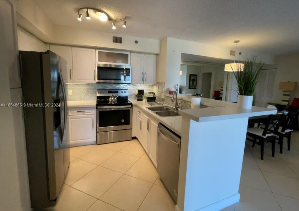 19601 E Country Club Dr 7501, Aventura, Florida 33180, USA