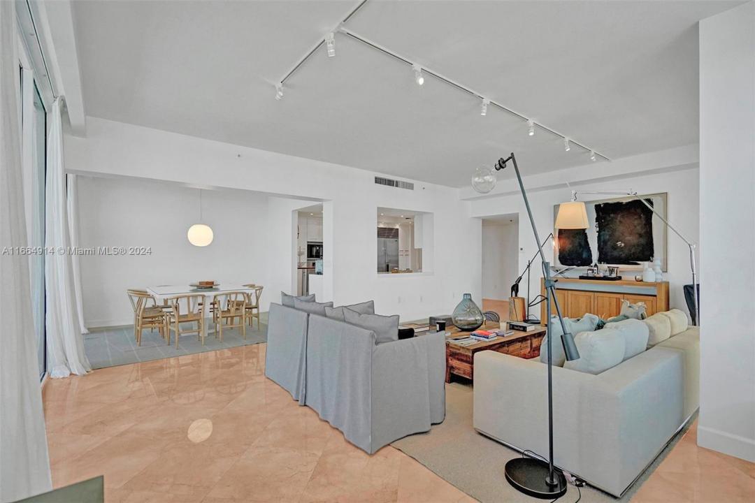 10205 Collins Ave P8, Bal Harbour, Floryda 33154, USA