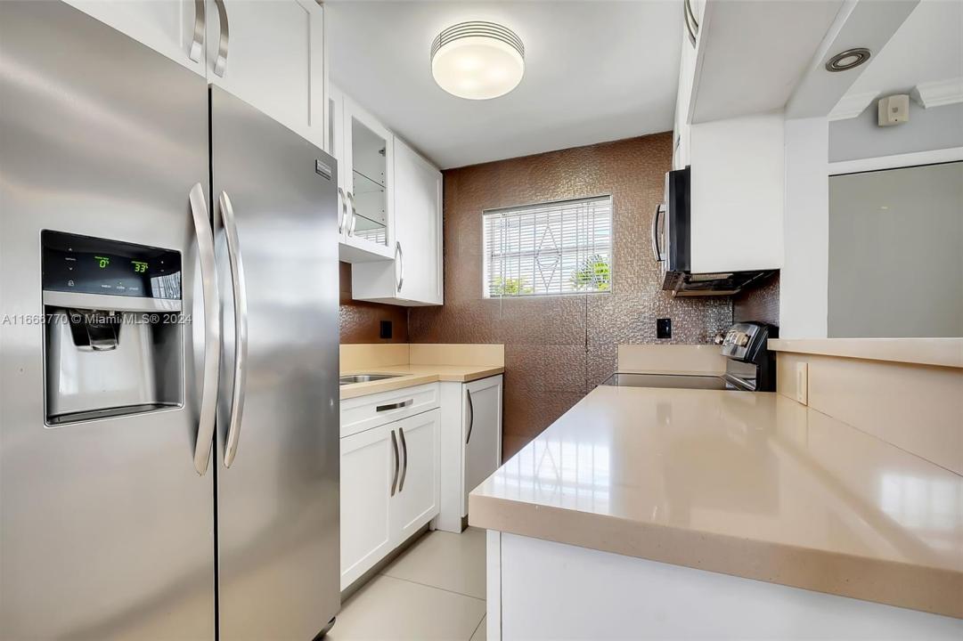 2496 SW 17th Ave 5307, Miami, Floryda 33145, USA