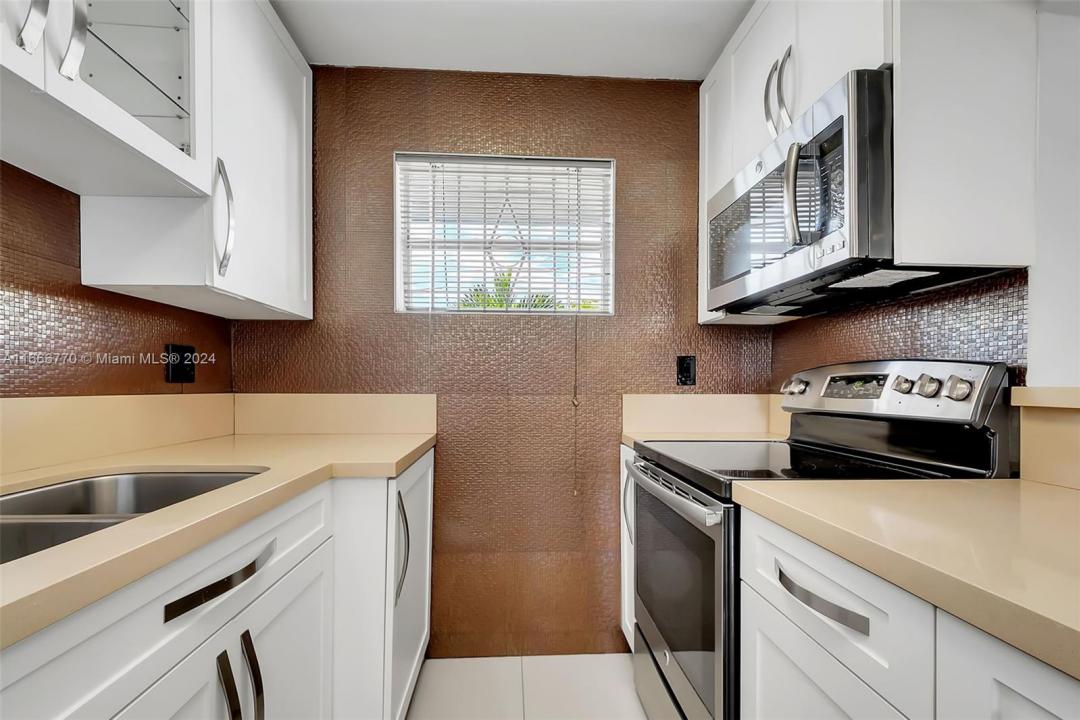 2496 SW 17th Ave 5307, Miami, Floryda 33145, USA