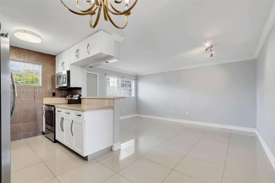 2496 SW 17th Ave 5307, Miami, Floryda 33145, USA