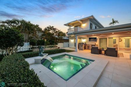 2140 NE 24th St, Wilton Manors, Florida 33305