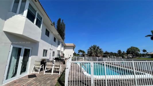 840 Pine Dr 103, Pompano Beach, Florida 33060, USA