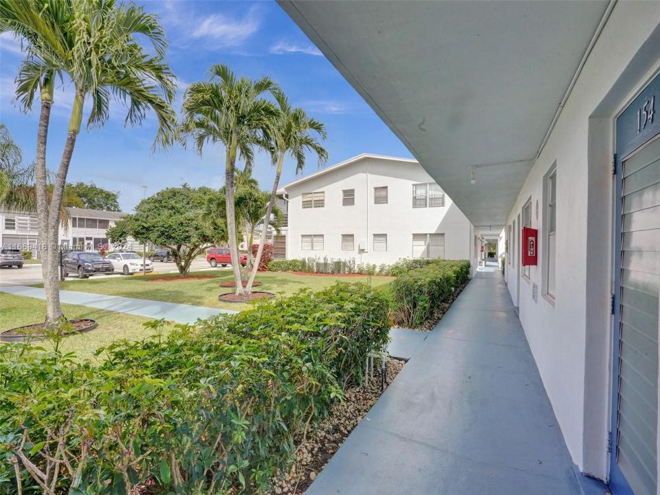 154 Markham H 154, Deerfield Beach, Florida 33442