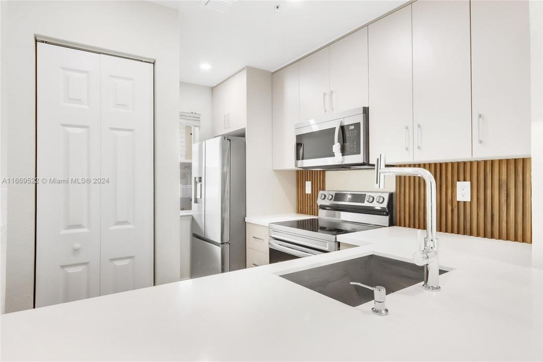 7991 NW 8th St 112B, Miami, Floride 33126, États-Unis
