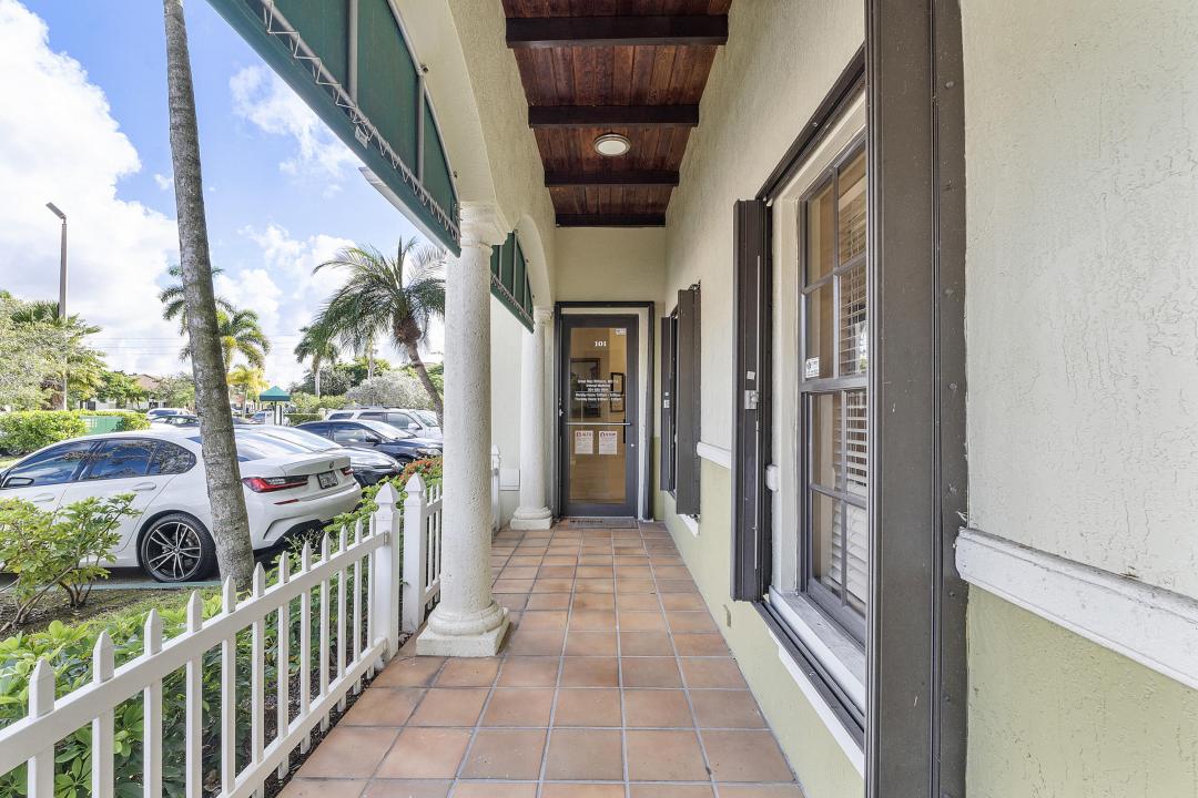 18044 NW 6th Street 101, Pembroke Pines, פלורידה 33029, ארצות הברית של אמריקה 