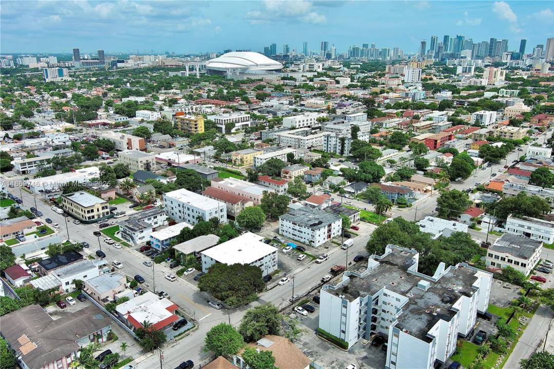 2042 SW 4th St, Miami, Florida 33135