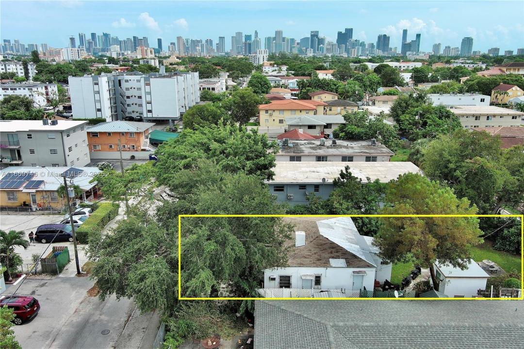 2042 SW 4th St, Miami, Florida 33135