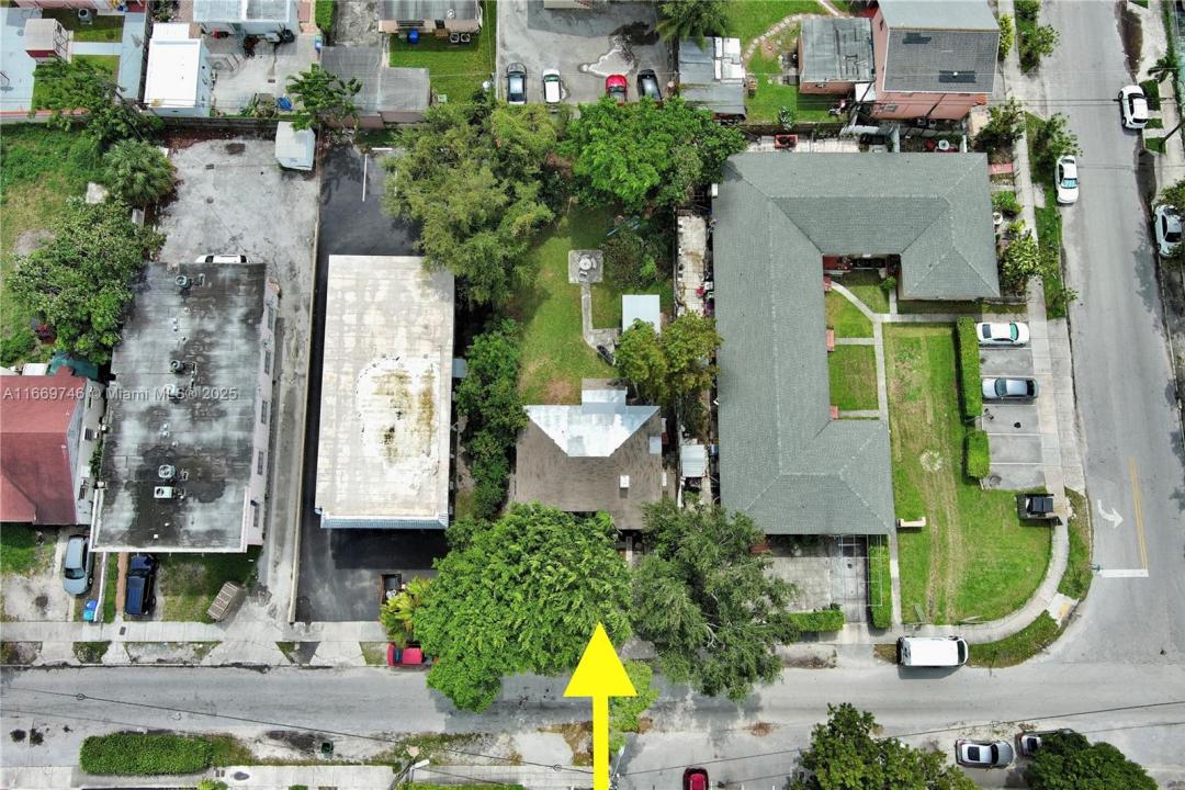 2042 SW 4th St, Miami, Florida 33135