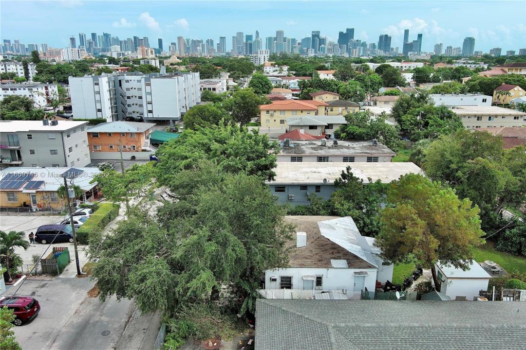 2042 SW 4th St, Miami, Florida 33135