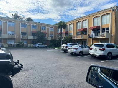 18101 NW 68th Ave D207, Hialeah, Florida 33015, USA