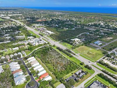 8200 SE Sugar Pines Way, Hobe Sound, Florida 33455