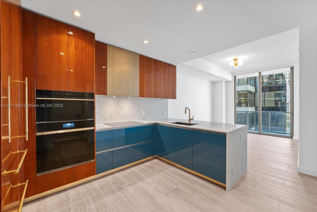 2678 Tigertail Ave 909, Miami, Flórida 33133, Estados Unidos