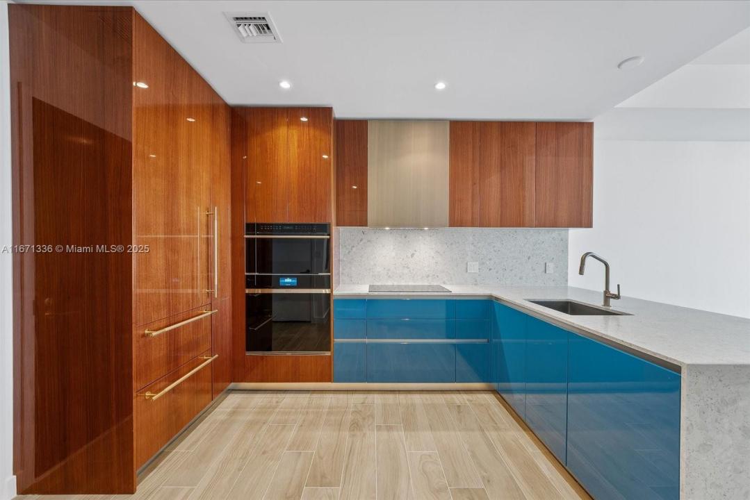 2678 Tigertail Ave 909, Miami, Flórida 33133, Estados Unidos