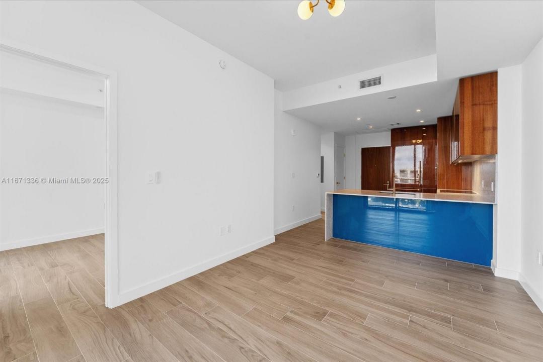 2678 Tigertail Ave 909, Miami, Flórida 33133, Estados Unidos