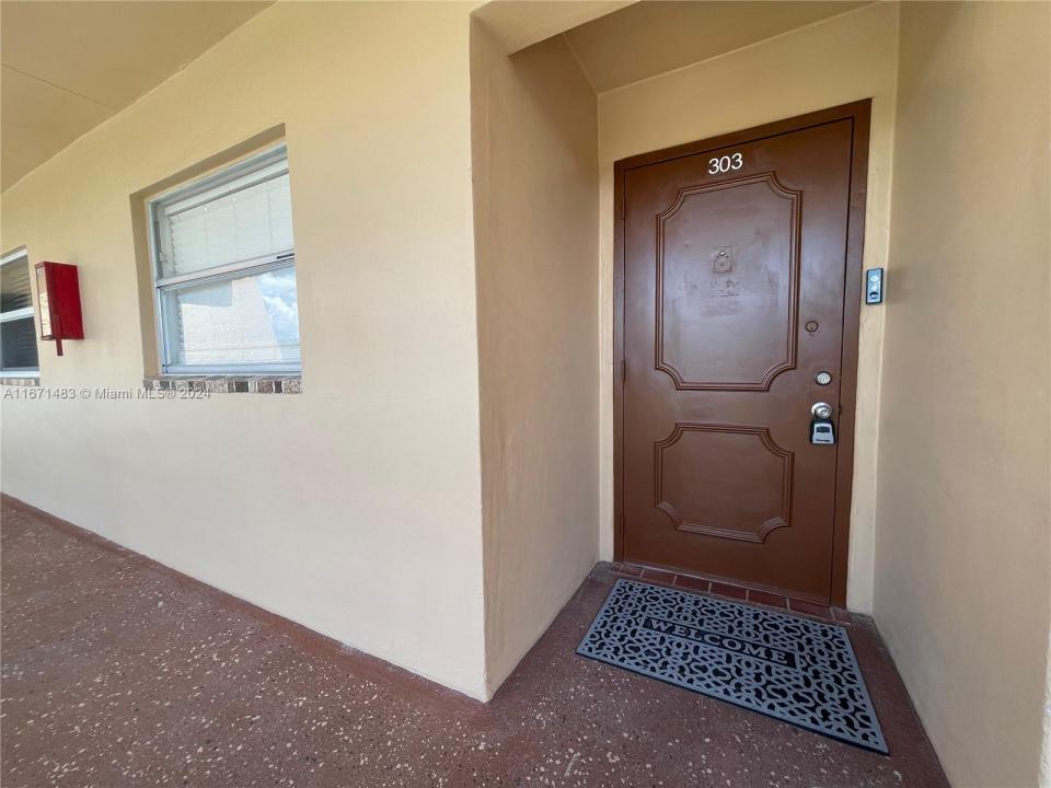 9300 Sunrise Lakes Blvd 303, Sunrise, Флорида 33322, Соединенные Штаты