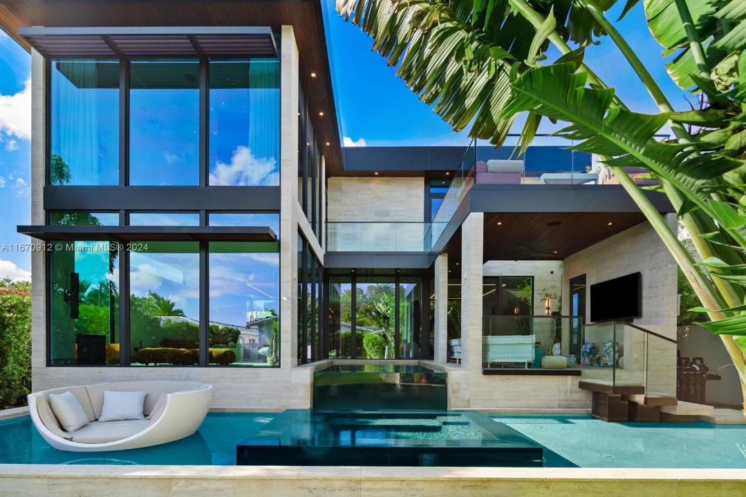 2051 N Bay Rd, Miami Beach, פלורידה 33140, ארצות הברית של אמריקה