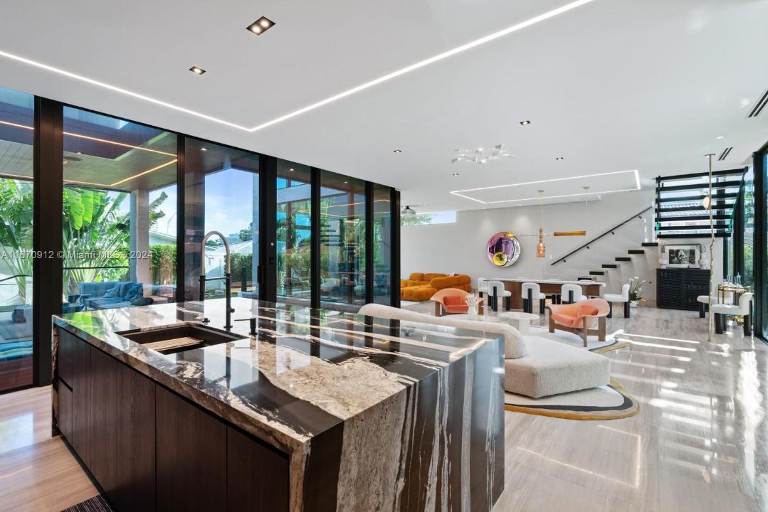 2051 N Bay Rd, Miami Beach, פלורידה 33140, ארצות הברית של אמריקה