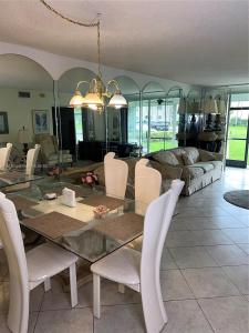 9720 S Hollybrook Lake Dr 101, Pembroke Pines, Florida 33025, USA