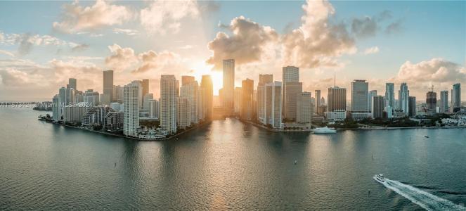 99 SE 5th St UPH7201, Miami, פלורידה 33131, ארצות הברית של אמריקה 