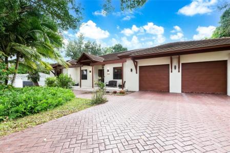 8240 SW 98th St, Miami, Florida 33156, USA