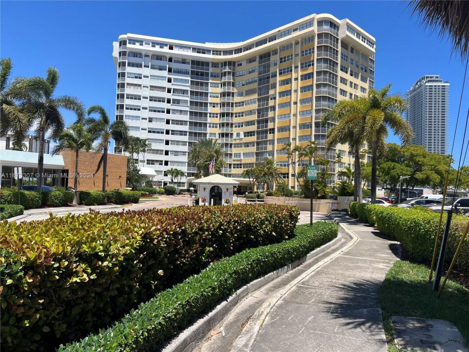 100 Golden Isles Dr 605, Hallandale Beach, Florida 33009, Stati Uniti