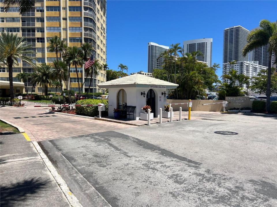 100 Golden Isles Dr 605, Hallandale Beach, Florida 33009, Stati Uniti